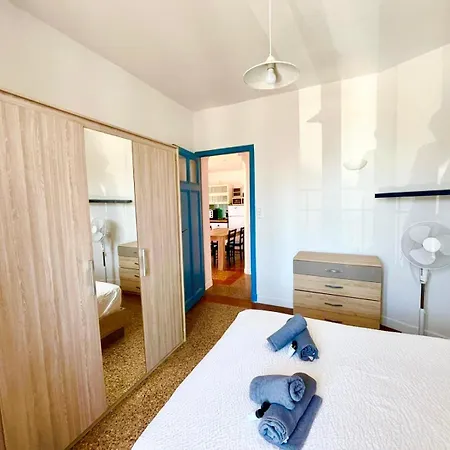 Casamea- Famille, 2 Min アパート